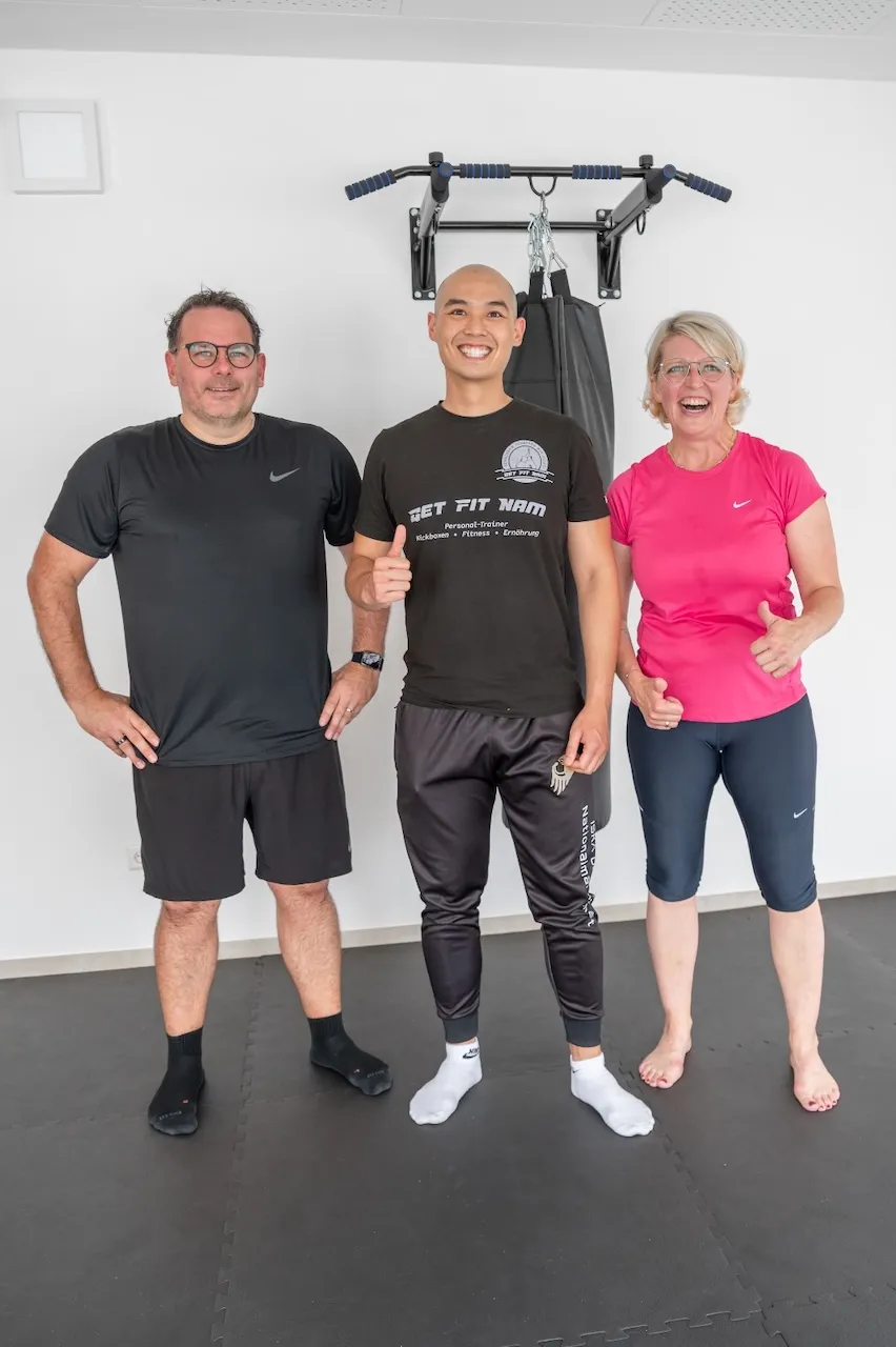 Get Fit Nam - Gruppe von nebeneinander stehenden Trainern